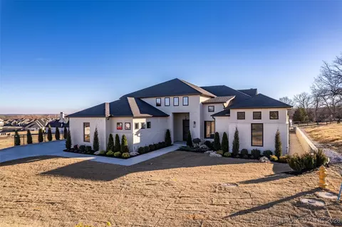 6708 E 153rd St S, Bixby, OK 74008