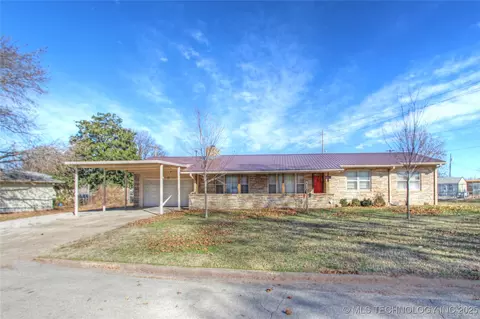 912 W Shawnee Ave, Nowata, OK 74048