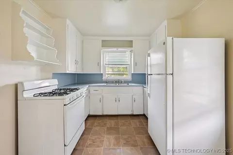 1434 E 52nd Pl, Tulsa, OK 74105 photo 12
