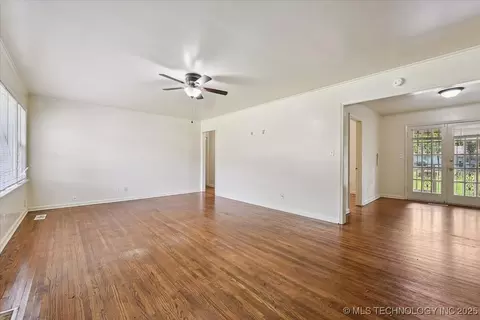 1434 E 52nd Pl, Tulsa, OK 74105 photo 5