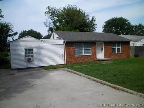 6519 E Pine Pl, Tulsa, OK 74115 photo 1