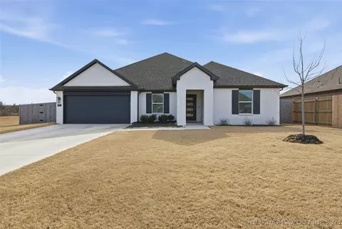7407 E Oakridge Ct, Broken Arrow, OK 74014