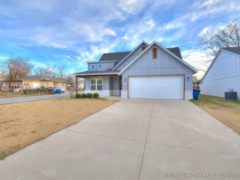 401 W Harrison St, Chouteau, OK 74337