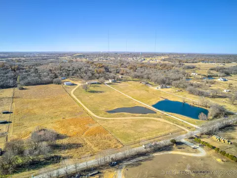 10854 S 305th East Ave, Coweta, OK 74429