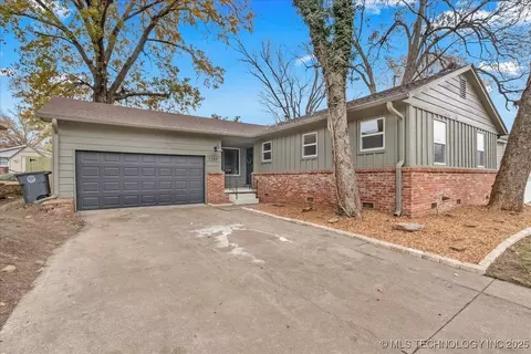 5749 E 26th St, Tulsa, OK 74114 photo 3