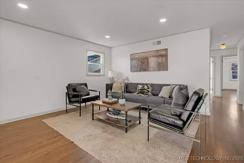 5749 E 26th St, Tulsa, OK 74114 photo 9