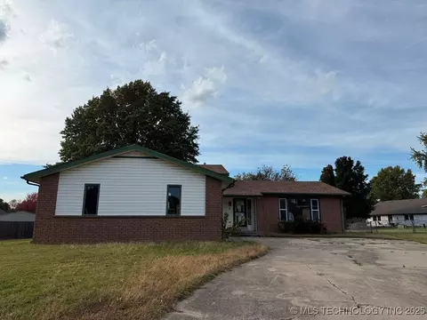 8 Dakota, Muskogee, OK 74403