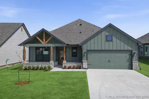 4915 N Walnut Pl, Broken Arrow, OK 74012