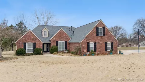 9910 E Shadowlake Ln, Claremore, OK 74017