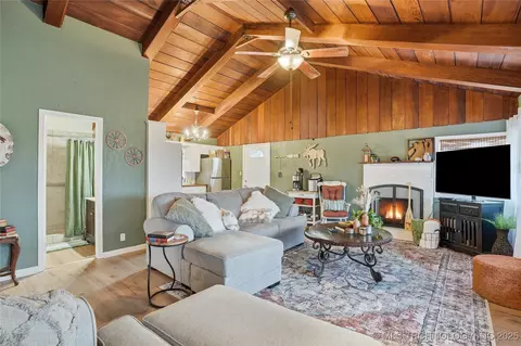 Living - 418321 E 1105 Rd, Checotah, OK 74426 photo 6 of 7