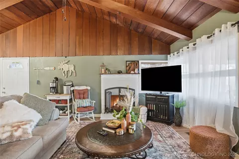 Living - 418321 E 1105 Rd, Checotah, OK 74426 photo 5 of 7
