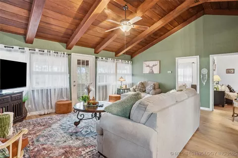 Living - 418321 E 1105 Rd, Checotah, OK 74426 photo 2 of 7