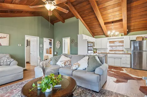 Living - 418321 E 1105 Rd, Checotah, OK 74426 photo 4 of 7