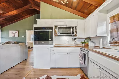 Kitchen - 418321 E 1105 Rd, Checotah, OK 74426 photo 2 of 3