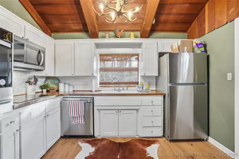 Kitchen - 418321 E 1105 Rd, Checotah, OK 74426 photo 1 of 3