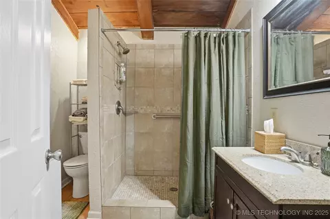 Bath - 418321 E 1105 Rd, Checotah, OK 74426 photo 1 of 2