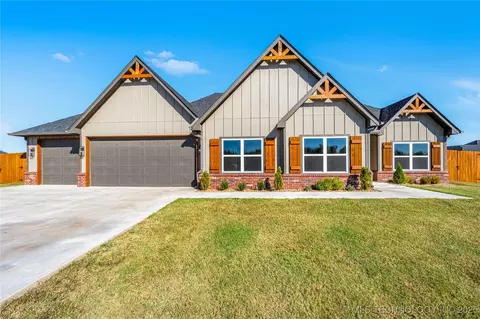 302 Blanco Bend Dr, Stillwater, OK 74074