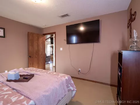 Bedroom - 8446 E Greasy Bend Rd, Stringtown, OK 74569 photo 7 of 12