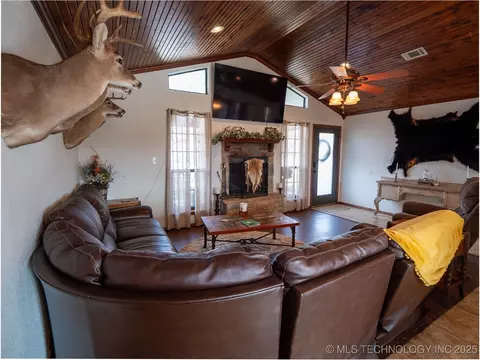 Living - 8446 E Greasy Bend Rd, Stringtown, OK 74569 photo 3 of 5