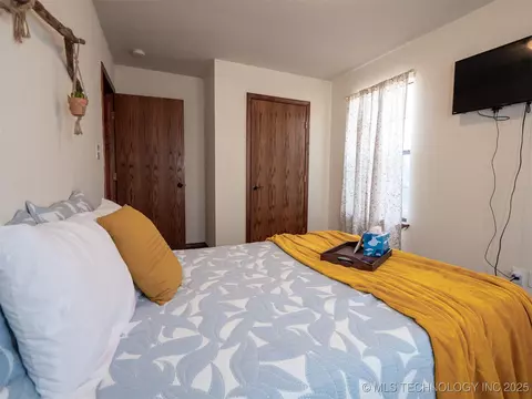 Bedroom - 8446 E Greasy Bend Rd, Stringtown, OK 74569 photo 10 of 12