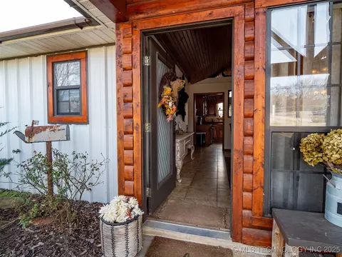 Entry Way - 8446 E Greasy Bend Rd, Stringtown, OK 74569 photo 1 of 3