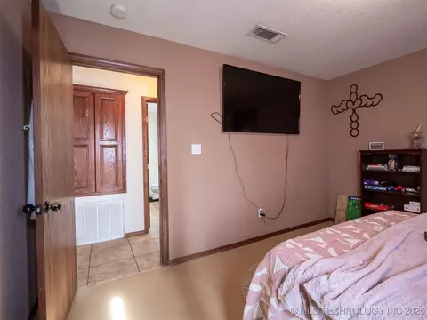 Bedroom - 8446 E Greasy Bend Rd, Stringtown, OK 74569 photo 8 of 12