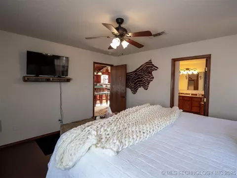 Bedroom - 8446 E Greasy Bend Rd, Stringtown, OK 74569 photo 3 of 12