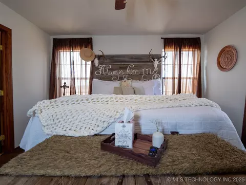 Bedroom - 8446 E Greasy Bend Rd, Stringtown, OK 74569 photo 1 of 12