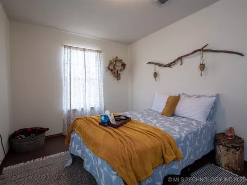 Bedroom - 8446 E Greasy Bend Rd, Stringtown, OK 74569 photo 11 of 12