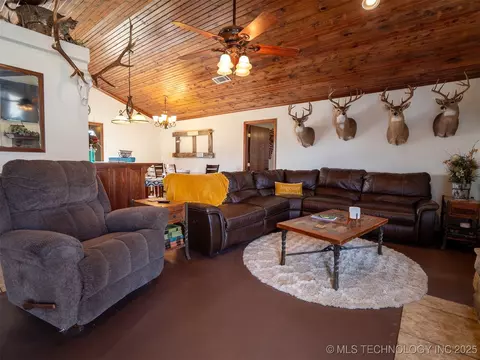 Living - 8446 E Greasy Bend Rd, Stringtown, OK 74569 photo 1 of 5