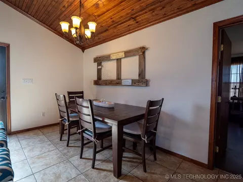 Dining - 8446 E Greasy Bend Rd, Stringtown, OK 74569 photo 1 of 2