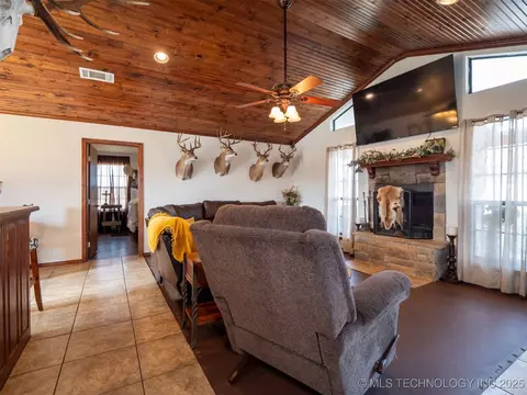 Living - 8446 E Greasy Bend Rd, Stringtown, OK 74569 photo 2 of 5