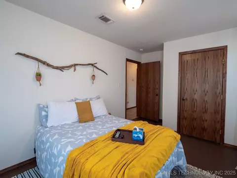 Bedroom - 8446 E Greasy Bend Rd, Stringtown, OK 74569 photo 9 of 12