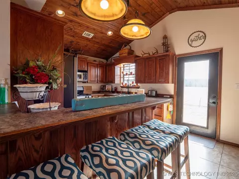 Entry Way - 8446 E Greasy Bend Rd, Stringtown, OK 74569 photo 3 of 3