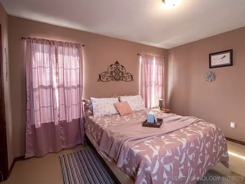 Bedroom - 8446 E Greasy Bend Rd, Stringtown, OK 74569 photo 5 of 12