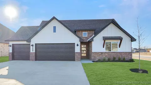22654 E 106th St S, Broken Arrow, OK 74014