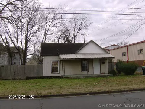 113 W Chickasaw St, Tahlequah, OK 74464