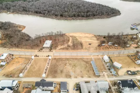 41 Water St, Carlton Landing, OK 74432