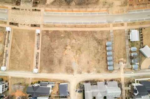 45 Water St, Carlton Landing, OK 74432