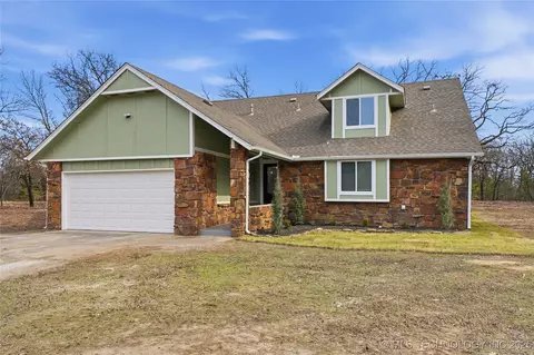 6933 N Martin Ridge Rd, Mannford, OK 74044
