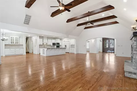 Living - 6003 E 117th Pl, Tulsa, OK 74137 photo 6 of 9