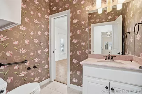 Bath - 6003 E 117th Pl, Tulsa, OK 74137 photo 2 of 13