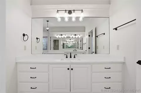 Bath - 6003 E 117th Pl, Tulsa, OK 74137 photo 7 of 13