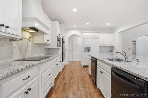 Kitchen - 6003 E 117th Pl, Tulsa, OK 74137 photo 5 of 6