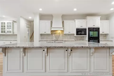 Kitchen - 6003 E 117th Pl, Tulsa, OK 74137 photo 3 of 6