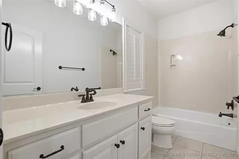 Bath - 6003 E 117th Pl, Tulsa, OK 74137 photo 10 of 13