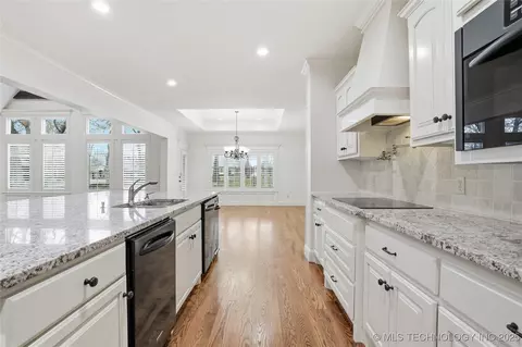 Kitchen - 6003 E 117th Pl, Tulsa, OK 74137 photo 6 of 6