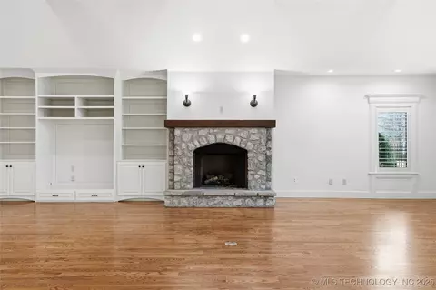 Living - 6003 E 117th Pl, Tulsa, OK 74137 photo 7 of 9
