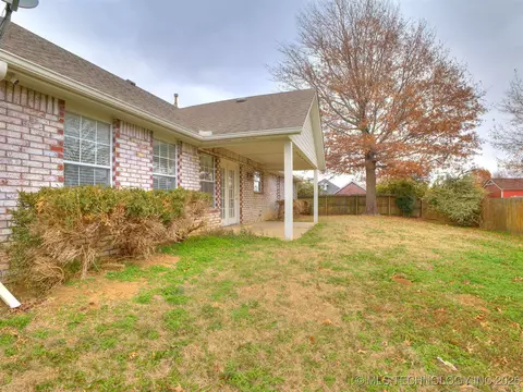 10592 E 142nd St N, Collinsville, OK 74021