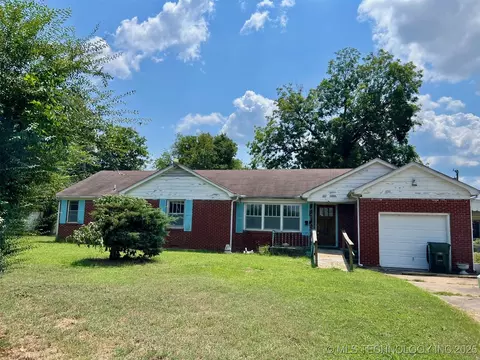 1636 E 4th St, Okmulgee, OK 74447